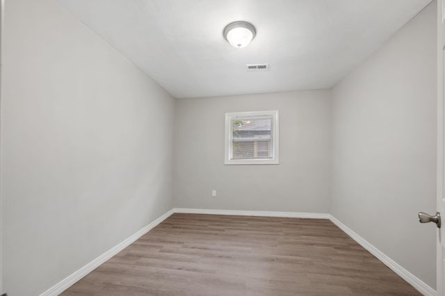 2115 N Waco Ave, Wichita, KS 67203