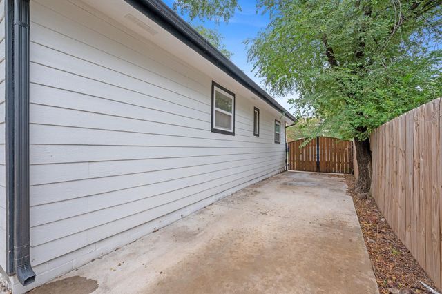 2115 N Waco Ave, Wichita, KS 67203