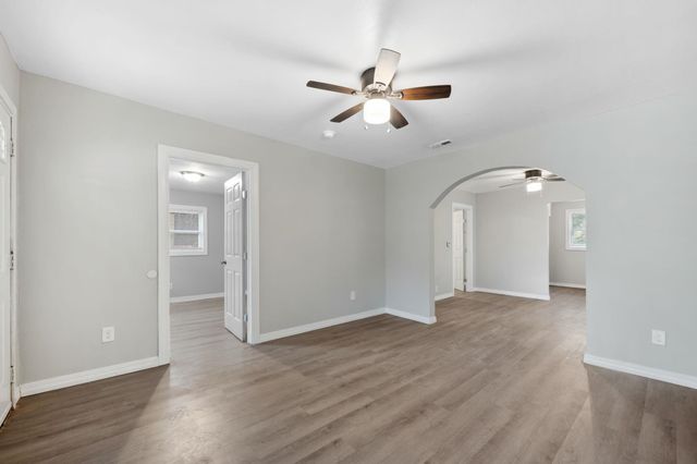 2115 N Waco Ave, Wichita, KS 67203