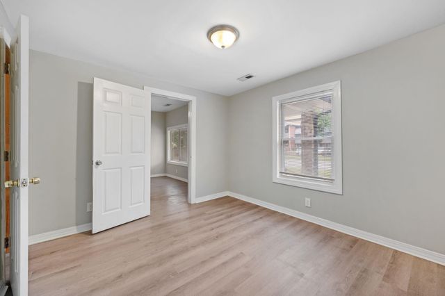 2115 N Waco Ave, Wichita, KS 67203