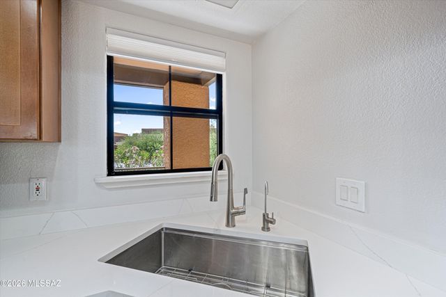 6651 N Campbell Ave Apt 207, Tucson, AZ 85718