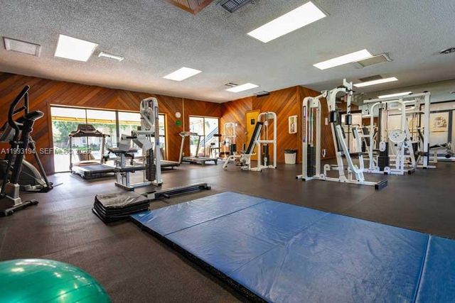 5252 NE 6th Ave A31, Oakland Park, FL 33334