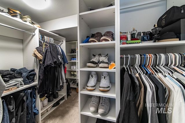 946 W Smallwood Ct, Kuna, ID 83642