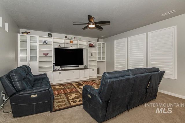 946 W Smallwood Ct, Kuna, ID 83642