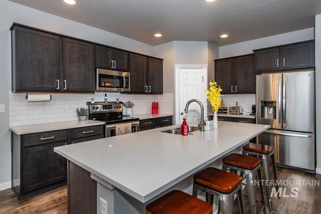 946 W Smallwood Ct, Kuna, ID 83642