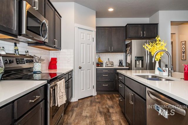 946 W Smallwood Ct, Kuna, ID 83642