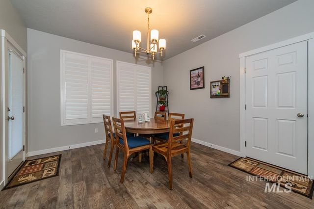 946 W Smallwood Ct, Kuna, ID 83642