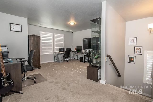 946 W Smallwood Ct, Kuna, ID 83642