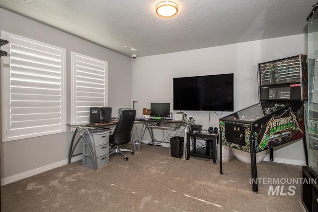 946 W Smallwood Ct, Kuna, ID 83642