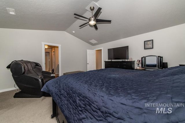 946 W Smallwood Ct, Kuna, ID 83642