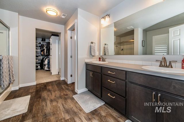 946 W Smallwood Ct, Kuna, ID 83642