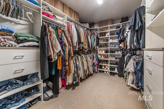 946 W Smallwood Ct, Kuna, ID 83642