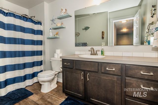 946 W Smallwood Ct, Kuna, ID 83642