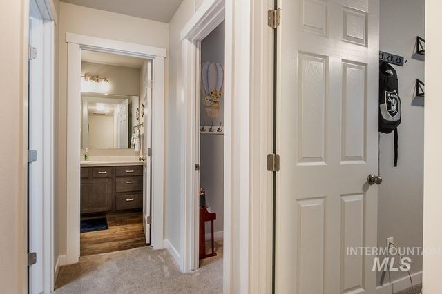 946 W Smallwood Ct, Kuna, ID 83642