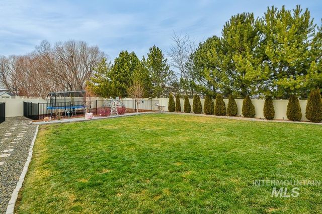 946 W Smallwood Ct, Kuna, ID 83642