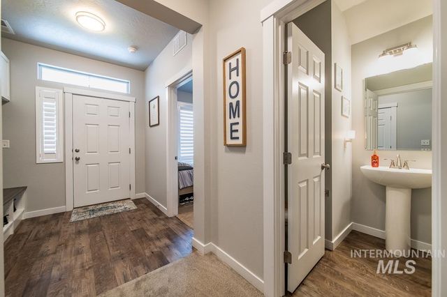 946 W Smallwood Ct, Kuna, ID 83642