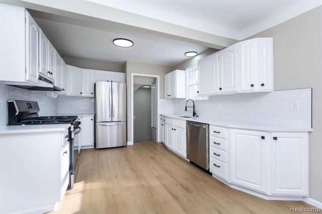 24536 Rosebud Avenue, Eastpointe, MI 48021