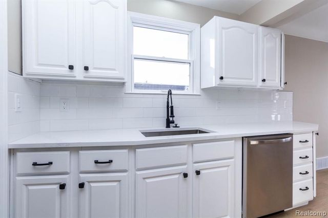 24536 Rosebud Avenue, Eastpointe, MI 48021