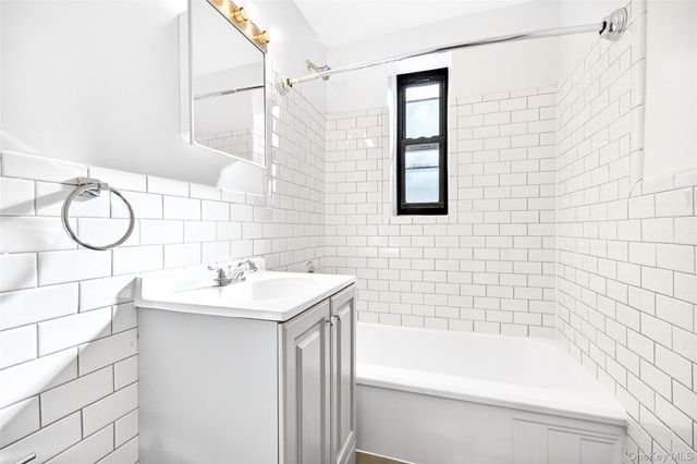 2244 Bronx Park E 1H, Bronx, NY 10467