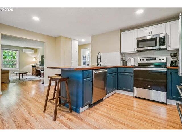 2266 Se TORBANK Rd, Milwaukie, OR 97222