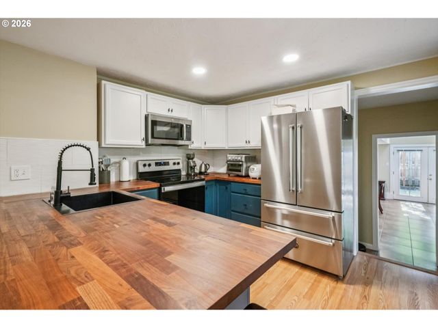 2266 Se TORBANK Rd, Milwaukie, OR 97222