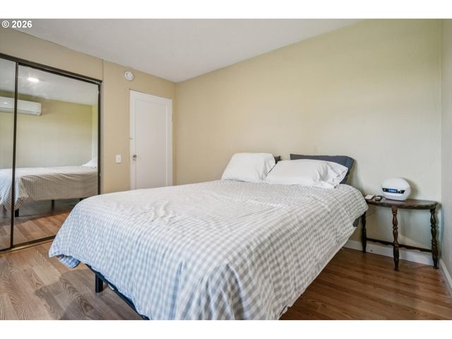 2266 Se TORBANK Rd, Milwaukie, OR 97222