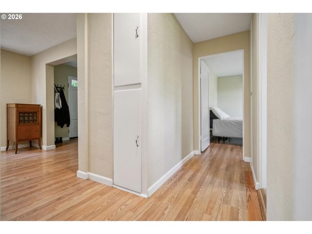 2266 Se TORBANK Rd, Milwaukie, OR 97222