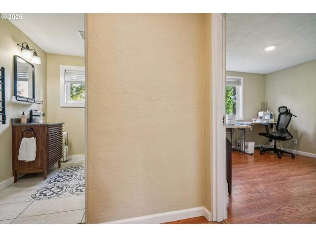 2266 Se TORBANK Rd, Milwaukie, OR 97222