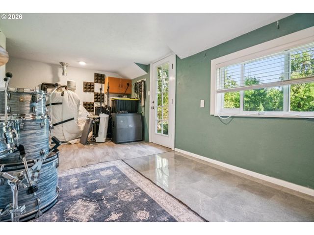 2266 Se TORBANK Rd, Milwaukie, OR 97222