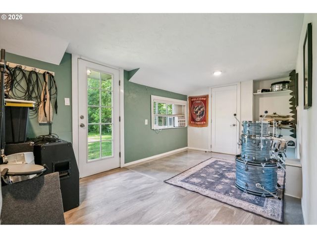2266 Se TORBANK Rd, Milwaukie, OR 97222