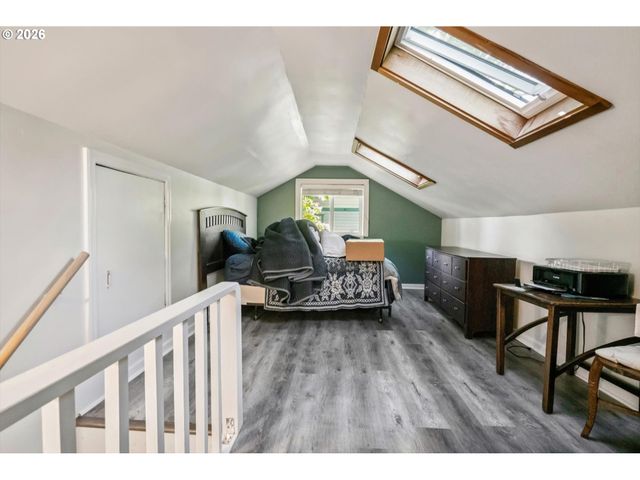 2266 Se TORBANK Rd, Milwaukie, OR 97222