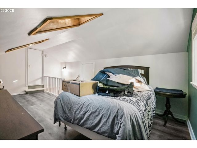 2266 Se TORBANK Rd, Milwaukie, OR 97222