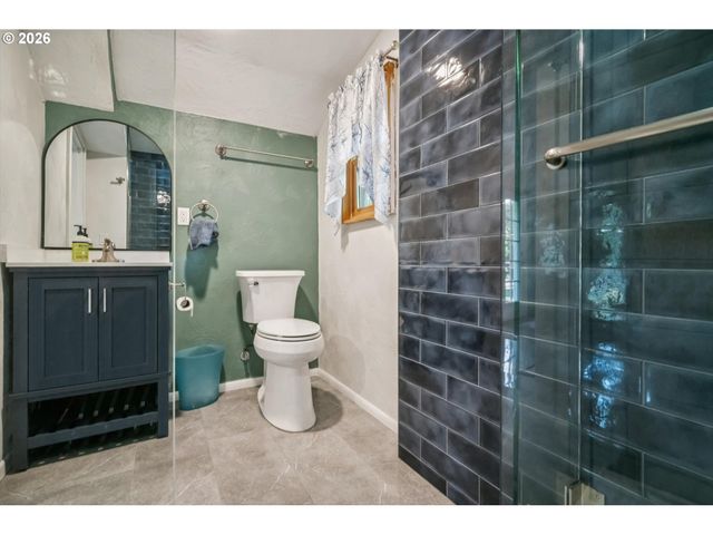 2266 Se TORBANK Rd, Milwaukie, OR 97222