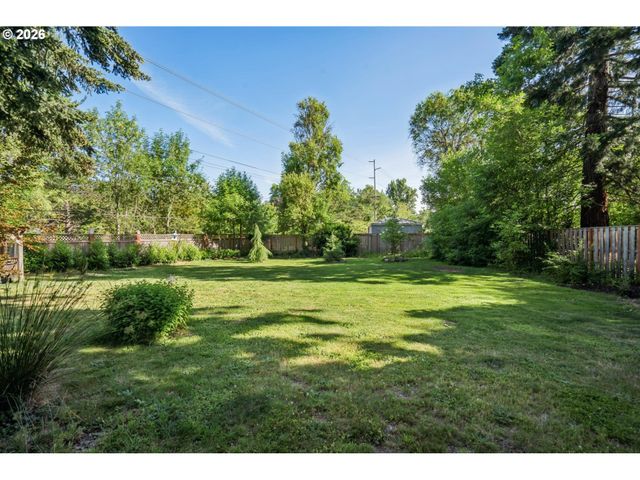 2266 Se TORBANK Rd, Milwaukie, OR 97222