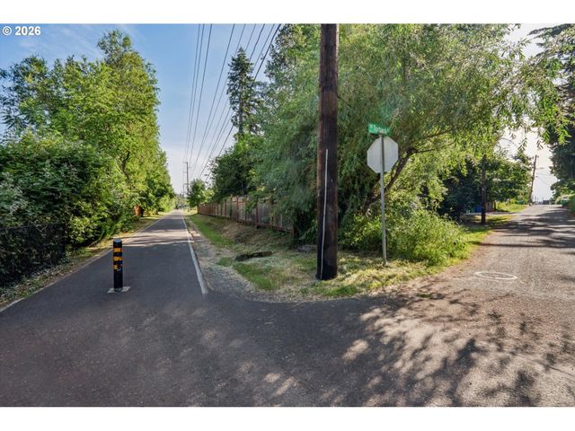 2266 Se TORBANK Rd, Milwaukie, OR 97222