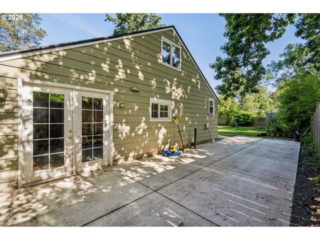 2266 Se TORBANK Rd, Milwaukie, OR 97222