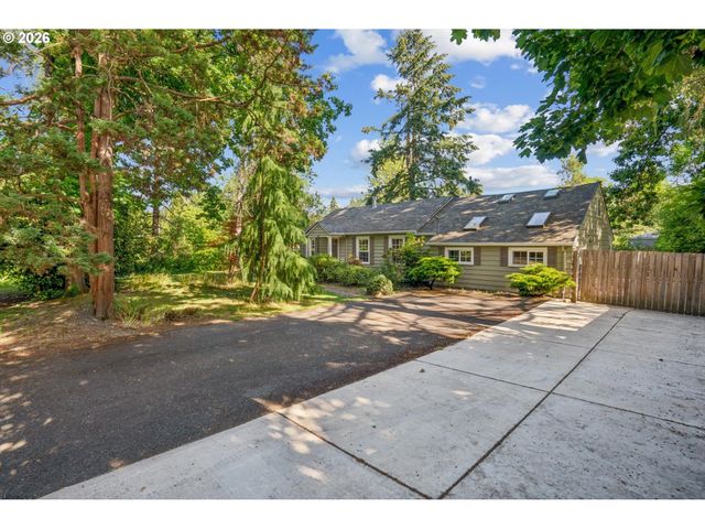 2266 Se TORBANK Rd, Milwaukie, OR 97222