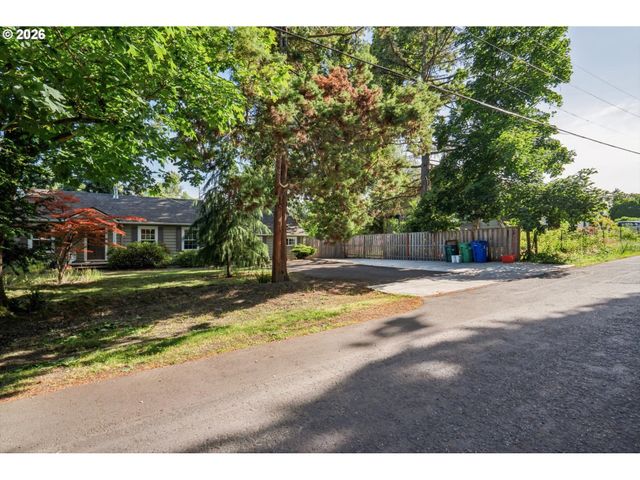 2266 Se TORBANK Rd, Milwaukie, OR 97222