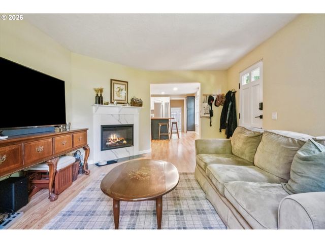 2266 Se TORBANK Rd, Milwaukie, OR 97222