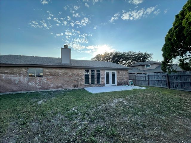 2020 Oak Ridge Dr, Portland, TX 78374