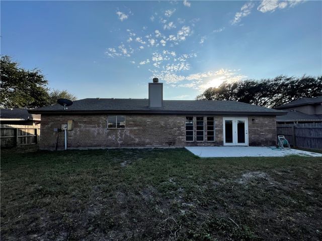 2020 Oak Ridge Dr, Portland, TX 78374