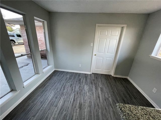 2020 Oak Ridge Dr, Portland, TX 78374