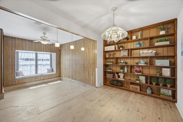 800 Brownstone Street, Euless, TX 76039