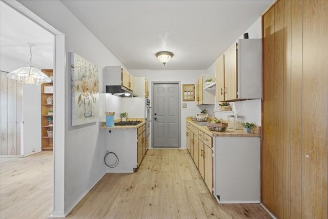 800 Brownstone Street, Euless, TX 76039