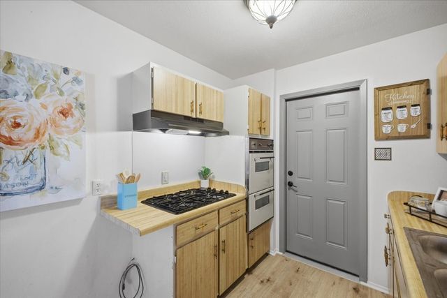 800 Brownstone Street, Euless, TX 76039