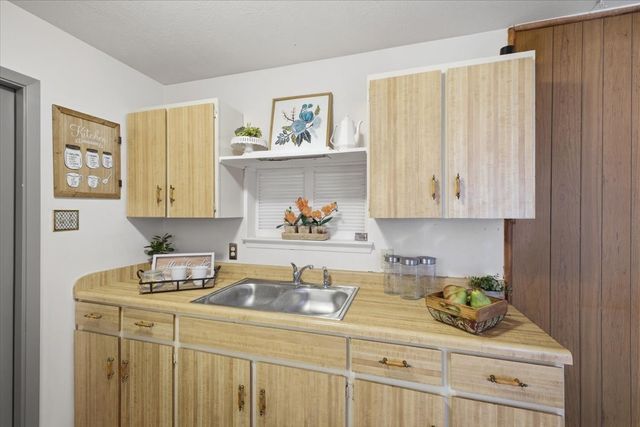 800 Brownstone Street, Euless, TX 76039