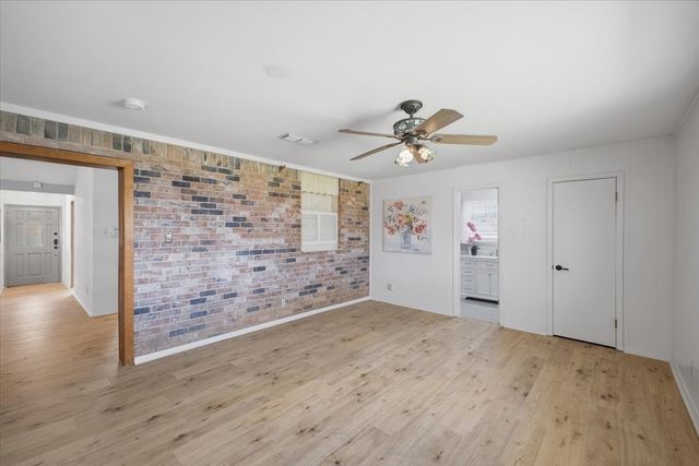 800 Brownstone Street, Euless, TX 76039