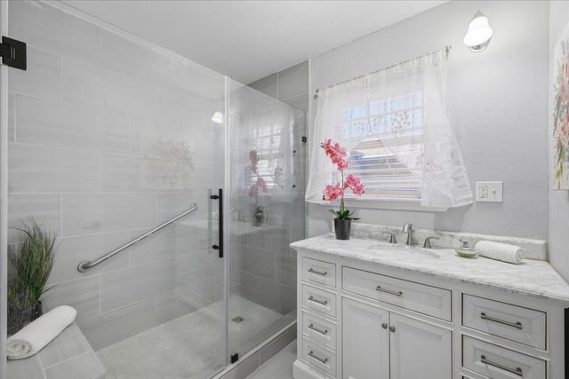 800 Brownstone Street, Euless, TX 76039