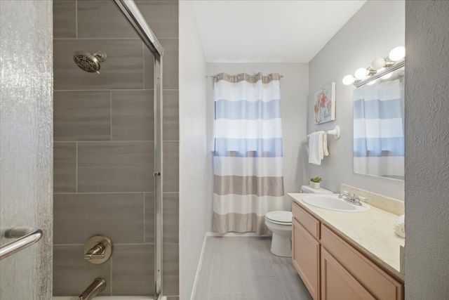 800 Brownstone Street, Euless, TX 76039