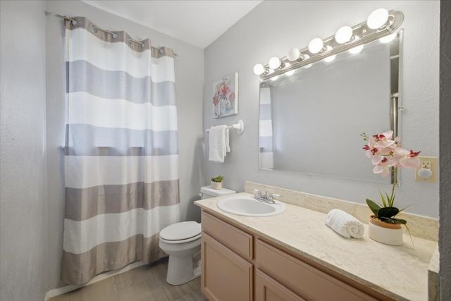 800 Brownstone Street, Euless, TX 76039